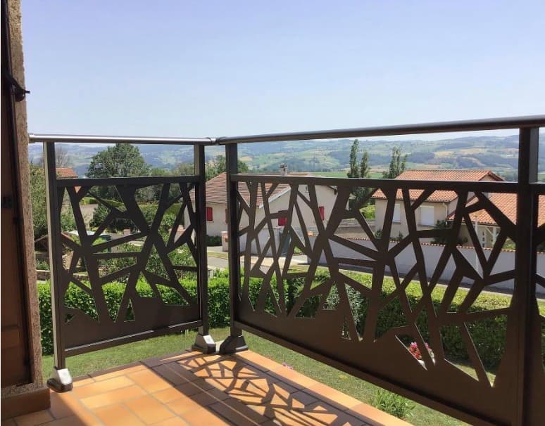 <h1>GARDE-CORPS KOSTUM  ABRIEL</h1>
